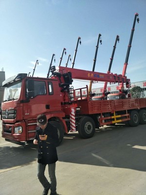 隨州陜汽德龍前四后八隨車吊 包上戶、可按揭的工程運(yùn)輸利器