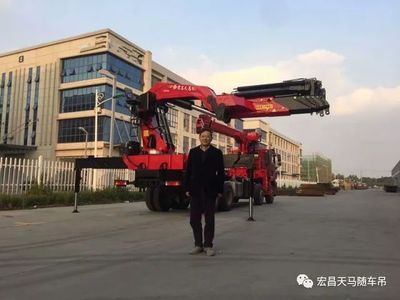 新宏昌重工集團(tuán)創(chuàng)始人親赴揚(yáng)州工廠，為隨車吊新品展前助陣